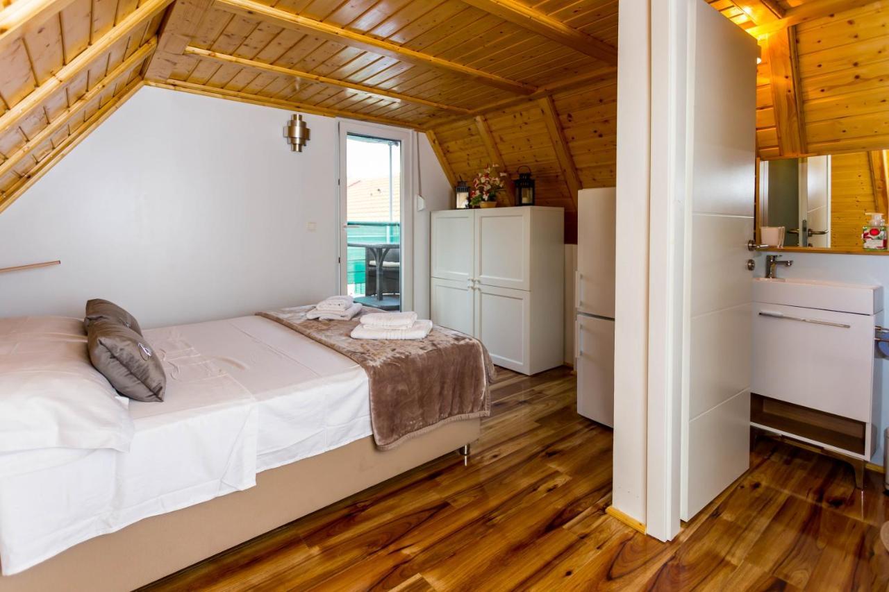 Holiday House Antique Kostanje المظهر الخارجي الصورة